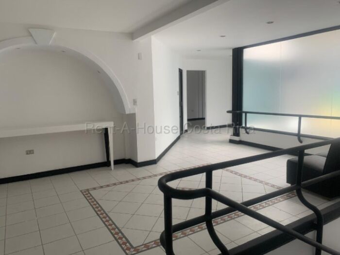 Alquiler | Local comercial de 365 m² para oficinas en Barrio Escalante #27-51 GS en Carmen, San José — $2,600