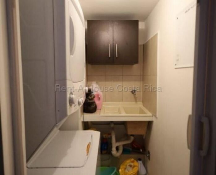 Alquiler de Apartamento en Lomas de Ayarco Sur-Curridabat. RAH 26-2179 in Sánchez, Curridabat, San José — $1,100