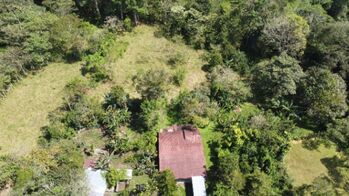 Casa para remodelar y 1+ hectare con rio, General Viejo, Perez Zeledon. en El General, Pérez Zeledón, San José — $249,999 - Foto 4 de 17