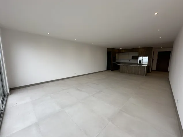 Apartamento en Guachipelín en Escazú, San José — $3,000 - Foto 3 de 30