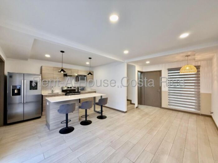 Se alquila casa en San Antonio Escazú 26-1474 in San Antonio, Escazú, San José — $1,700