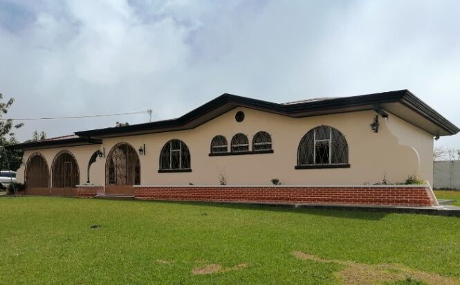 SE VENDE HERMOSA PROPIEDAD EN PACAYAS DE CARTAGO en Pacayas, Alvarado, Cartago — ₡ 160 000 000
