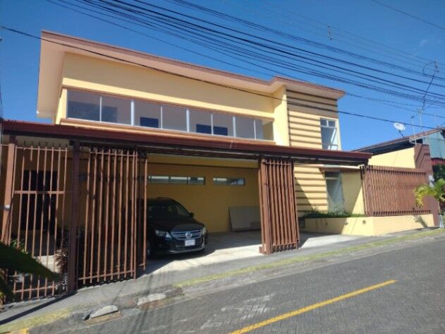 SE VENDE BELLA CASA EN MATA DE PLÁTANO, GUADALUPE.  in Mata de Plátano, Goicoechea, San José — ₡ 130 000 000