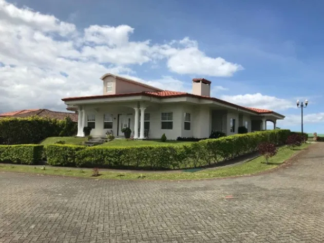 Casa familiar en condominio en San Isidro, Heredia — $575,000