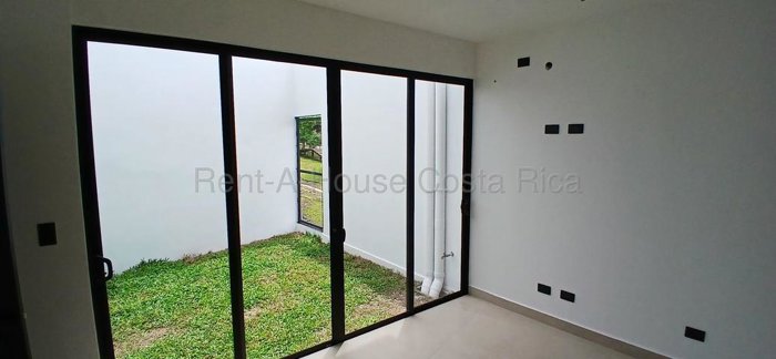 Alquiler de Casa en Escazú. RAH 27-815 en Escazú, San José — $2,200 - Foto 3 de 9
