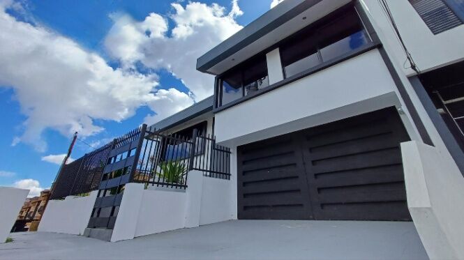 Venta de Casa con 4 habitaciones en Freses Curridabat en Granadilla, Curridabat, San José — $295,000