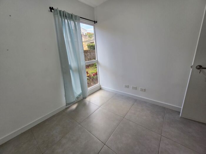 Alquiler de Apartamento en Condominio Monte Alto. en Curridabat, San José — $1,250