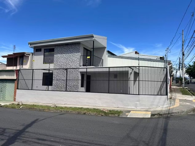 SE VENDE HERMOSA CASA ESQUINERA NUEVA  en San Juan de Tibás Uso Mixto in San Juan, Tibás, San José — ₡ 79 950 000