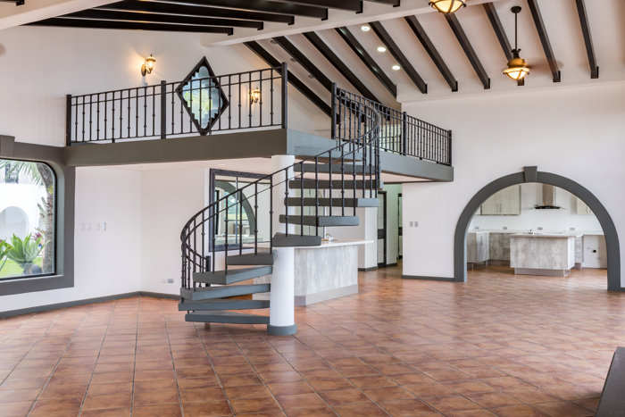 Mansion en venta Escazu con 2 casas in San Antonio, Escazú, San José — $1,495,000 - Photo 3 of 37