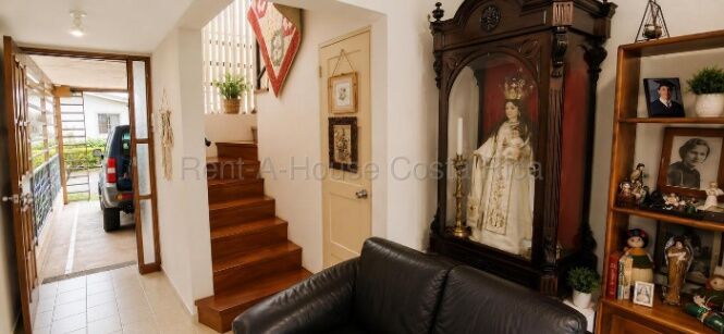 Se vende casa en Mercedes Montes de Oca 27-113 in Mercedes, Montes De Oca, San José — ₡ 75 000 000