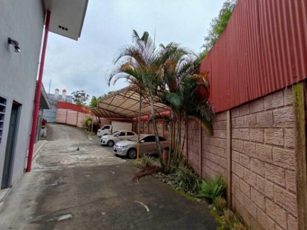 MLS-25-1091 LS VENTA PROPIEDAD CON 4 APARTAMENTOS GOICOECHEA SAN JOSE in Guadalupe, Goicoechea, San José — $450,000