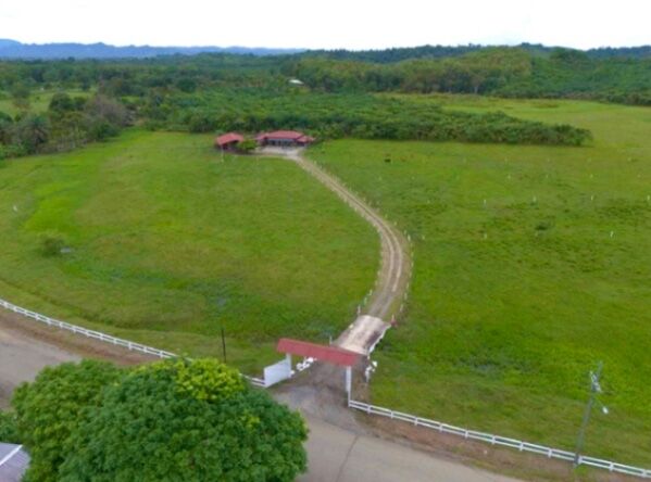 Se vende propiedad gran oportunidad para su proyecto e inversión  in Corredor, Corredores, Puntarenas — ₡ 130 000 000