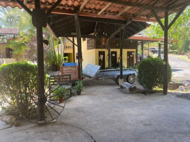 Venta de Lote + Casa en Santa Ana. RAH 26-388 en Santa Ana, San José — $2,500,000