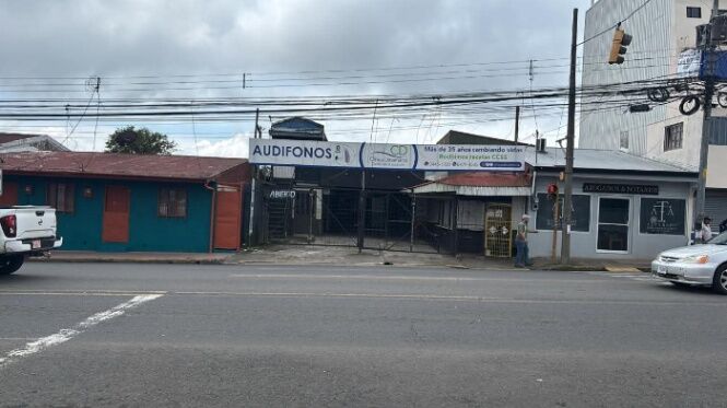 SE VENDE ÚTIL PROPIEDAD FRENTE AL HOSPITAL DE SAN RAMÓN.  en San Ramón, Alajuela — ₡ 436 000 000