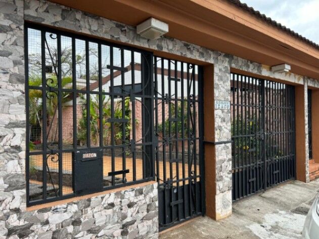 CASA EN VENTA EN ULLOA HEREDIA en Ulloa, Heredia — $320,000,000