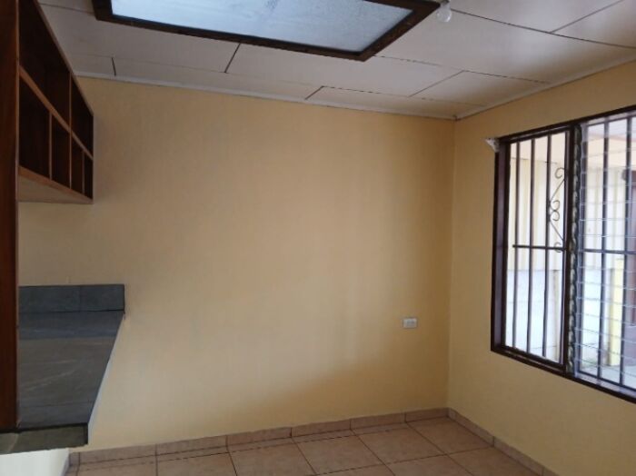 CASA A LA VENTA UBICADA EN COND. REAL DE CASTILLA, HEREDIA en Mercedes, Heredia — $145,000