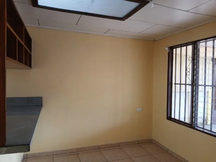 CASA A LA VENTA UBICADA EN COND. REAL DE CASTILLA, HEREDIA en Mercedes, Heredia — $145,000 - Foto 3 de 13