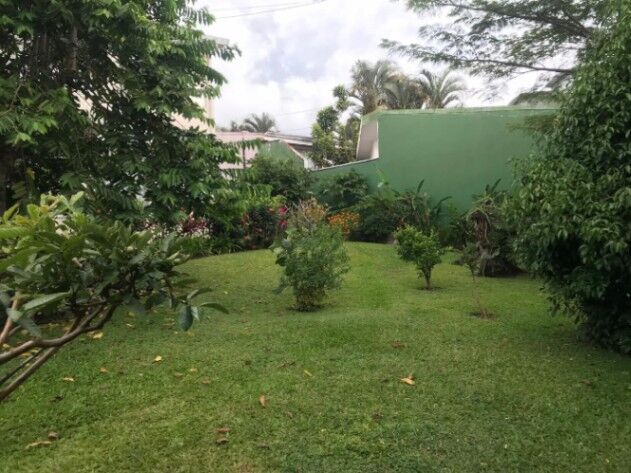 Señorial casona con amplio terreno y variedad de árboles frutales en Escazú #25-244 GS  in San Rafael, Escazú, San José — $630,000