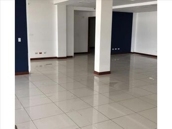 ALQUILER DE EDIFICIO USO COMERCIAL, SAN JOSE, MORAVIA, LOS COLEGIOS en San Vicente, Moravia, San José — $9,356 - Foto 5 de 7