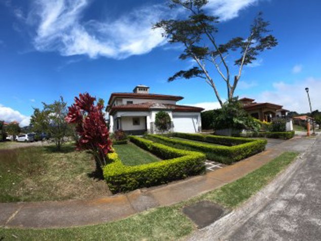 Great Family Home in Lomos Del Zurqui en San José, San Isidro, Heredia — $630,000 - Foto 2 de 25