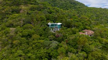 Residencia Contemporánea de Lujo con Vistas Panorámicas in Piedades, Santa Ana, San José — $1,595,000 - Photo 3 of 37