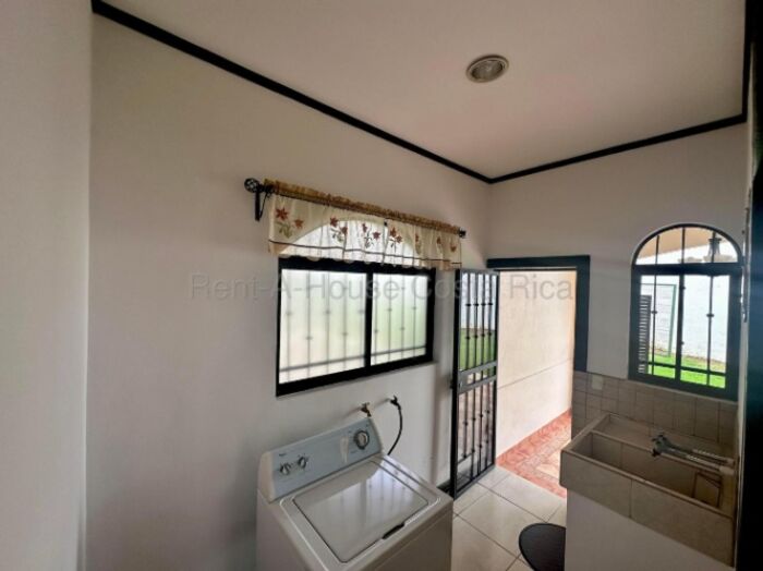 Se vende casa en Coyol, Alajuela #26-1800 en San Antonio, Alajuela — $468,000