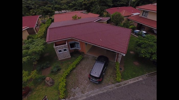 SE VENDE CASA  PIEDADES DE SANTA ANA EN CONDOMINIO en Piedades, Santa Ana, San José — $324,000
