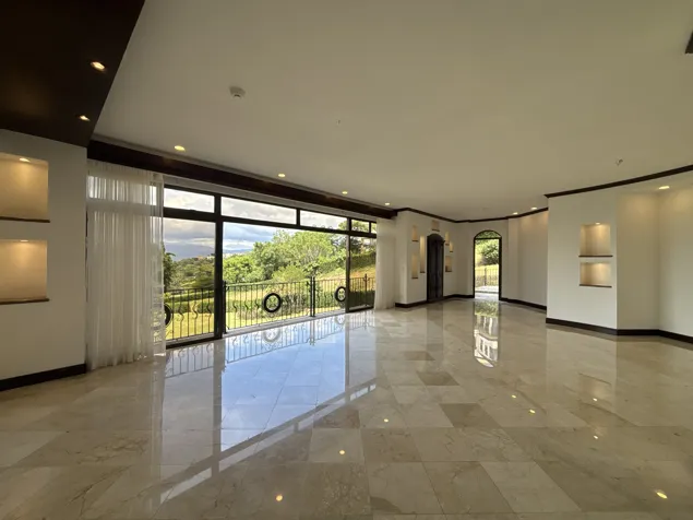 VENTA Y ALQUILER, APARTAMENTO, 3 HB, 3.5 BAÑOS, VILLA VENTO, ESCAZÚ in San Rafael, Escazú, San José — $680,000 - Photo 2 of 21