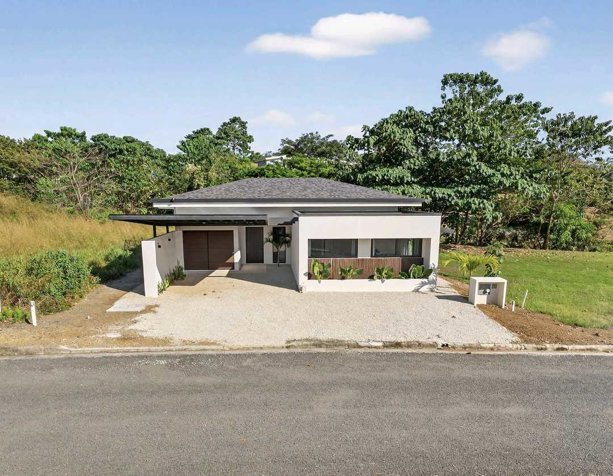 Surfside living - New 3BR villa with pool, near Marbella Beach en Cuajiniquil, Santa Cruz, Guanacaste — $580,000 - Foto 2 de 41