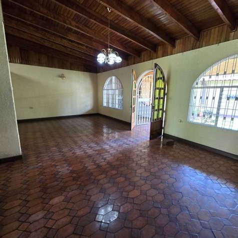 Casa en venta y en alquiler en Moravia  Uso Mixto  5PDC7516811 in San Vicente, Moravia, San José — ₡ 163 000 000 - Photo 3 of 11