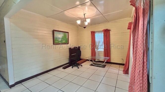 Venta de Propiedad de Uso Mixto en Zapote-San José. RAH 26-1505 in Zapote, San José — $130,000