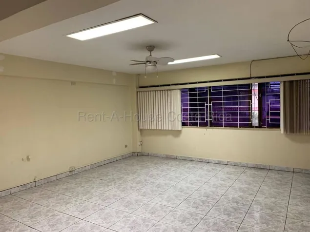 Alquiler de Local Comercial en Rohrmoser con Ubicación Estratégica #27-329 GS en Pavas, San José — $485 - Foto 3 de 6