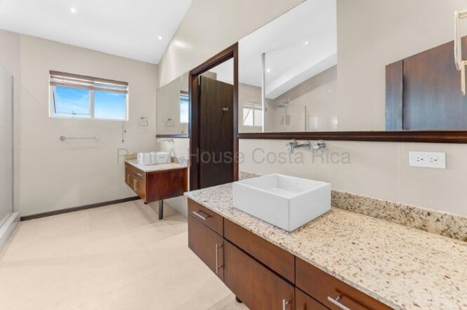 Alquiler de Penthouse en Escazú. RAH 26-2001 PRECIO REBAJADO en Escazú, San José — $3,100