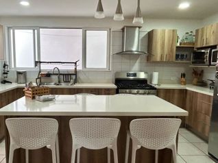 Oportunidad! En Rohrmoser. Preciosa casa de 4 habitaciones in Pavas, San José — $520,000 - Photo 5 of 26