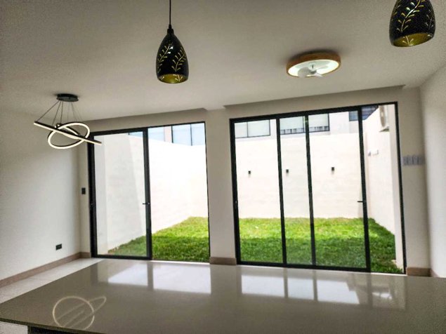 Casa Moderna a Estrenar en Lindora Village | 3 Habitaciones en Santa Ana, San José — $2,200