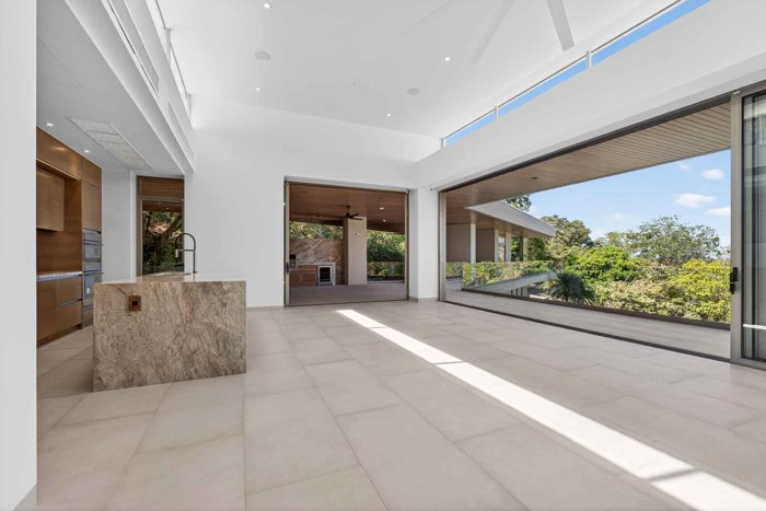 Casa de Lujo con Vista al Mar en Tamarindo, Costa Rica in Tamarindo, Santa Cruz, Guanacaste — $4,250,000 - Photo 3 of 25