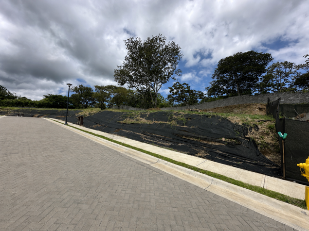 Lote de 617m2 en La Guacima en Guácima, Alajuela — $128,000 - Foto 2 de 26