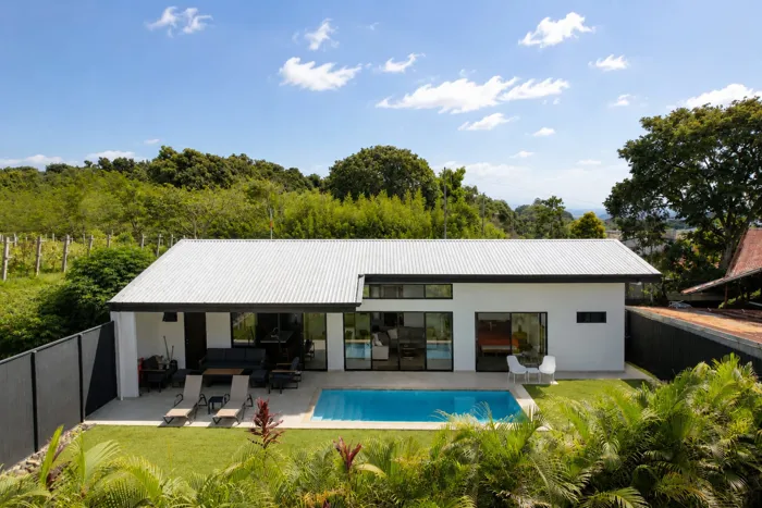 Casa Moderna Nueva con Vista a las Montañas en Atenas, Alajuela — $399,000 - Foto 2 de 19