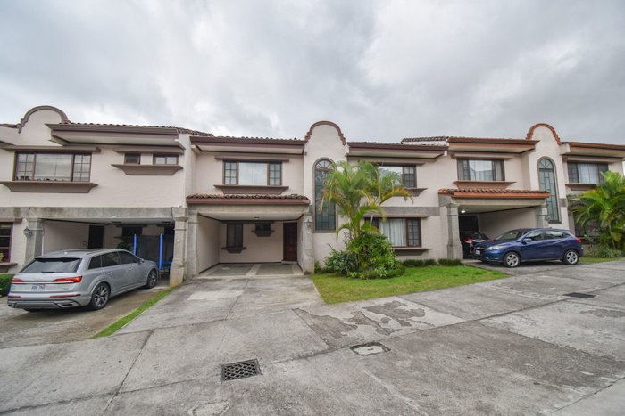 Se Vende (Venta) Casa en Loma Real Guachipelín, Cod: JC 1383 in San Rafael, Escazú, San José — $279,000