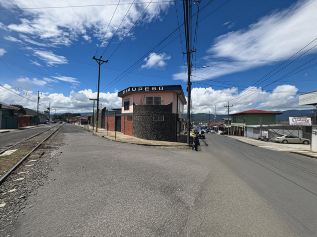 VENTA DE PROPIEDAD ESQUINERO CON BODEGA Y PARQUEO, CARTAGO, CENTRO en Occidental, Cartago — $545,000 - Foto 3 de 17