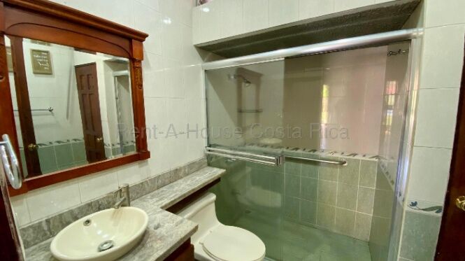 CASA EN ALQUILER 26-1622 en Santa Rosa, Santo Domingo, Heredia — $1,600