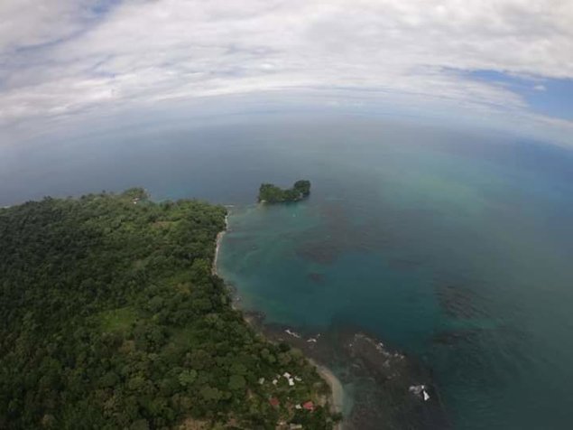 Se vende propiedad frente a playa en Punta Mona, Caribe, Limón (AD) in Sixaola, Talamanca, Limón — $6,600,000 - Photo 2 of 30