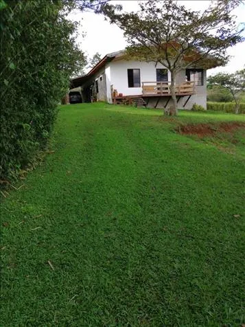 Quinta con Hermoso Chalet en Paraíso, Cartago, Costa Rica en Paraíso, Cartago — ₡ 183 000 000 - Foto 3 de 8