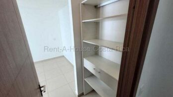 Alquiler de Apartamento en Bambú Rivera, Tibás. RAH 26-1926 en Cinco Esquinas, Tibás, San José — $1,200 - Foto 5 de 20