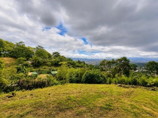 Se vende lote en San Antonio Escazú 27-144 in San Antonio, Escazú, San José — ₡ 70 000 000