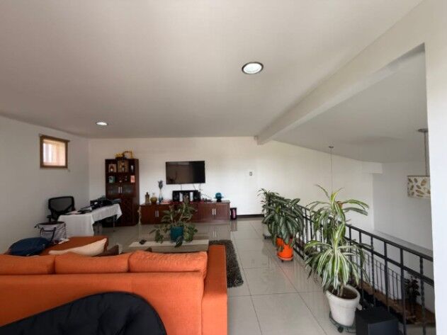 VENDO MODERNA CASA EN EL CARMEN DE CARTAGO. en Carmen, Cartago — $280,000