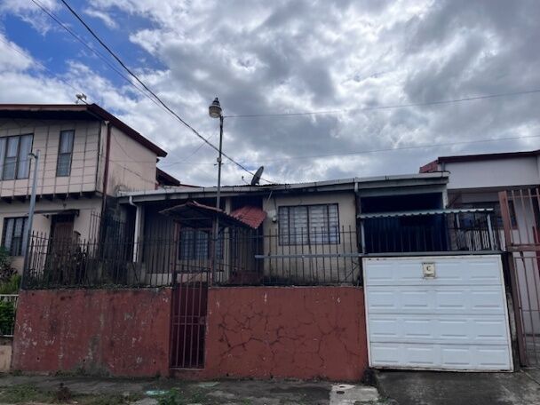 Lote Venta con casa vieja Desamparados centro, San José, Costa Rica in Desamparados, San José — ₡ 70 000 000