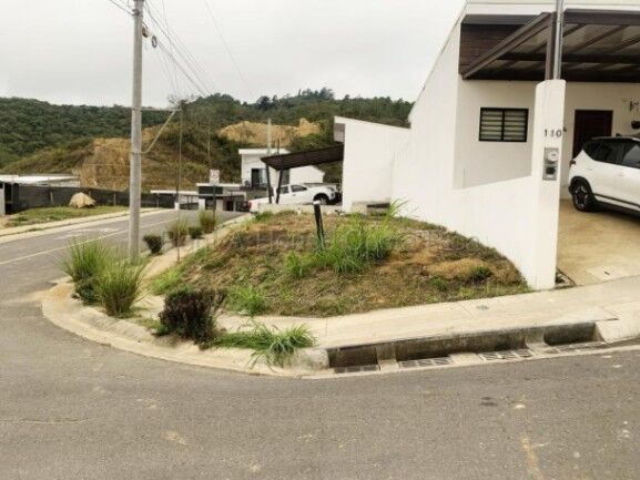 Lote esquinero- Condominio Puerto España Aguacaliente,Cartago  en Aguacaliente, Cartago — ₡ 35 000 000