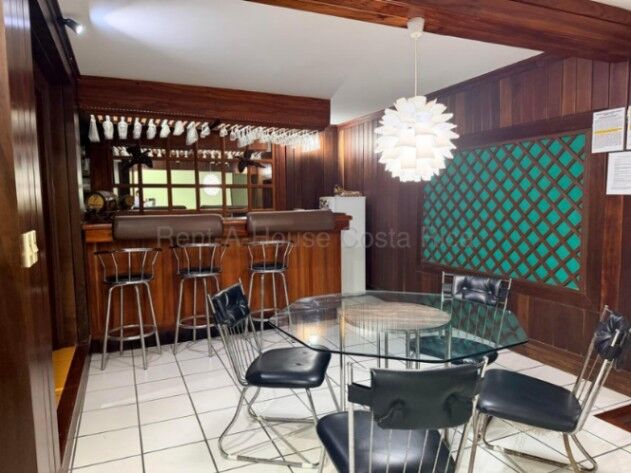 Venta de Casa ESQUINERA en Mata Redonda, San José. RAH 27-145 en Mata Redonda, San José — $1,250,000