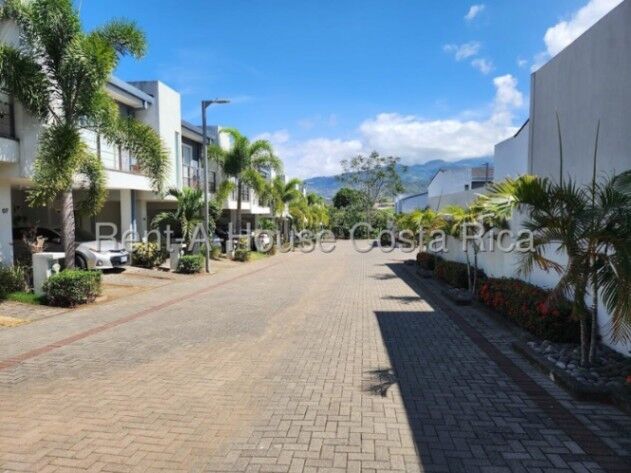 Venta de Casa en Brasil de Santa Ana. RAH 26-1429 in Brasil, Santa Ana, San José — $225,000